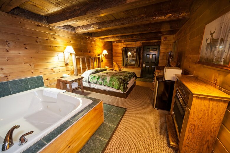Motel Log Cabin Lodge & Suites