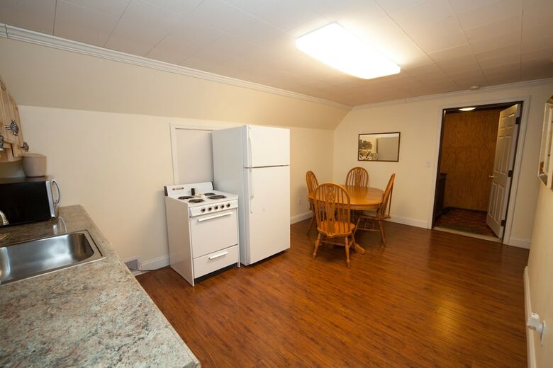 Motel Log Cabin Lodge & Suites