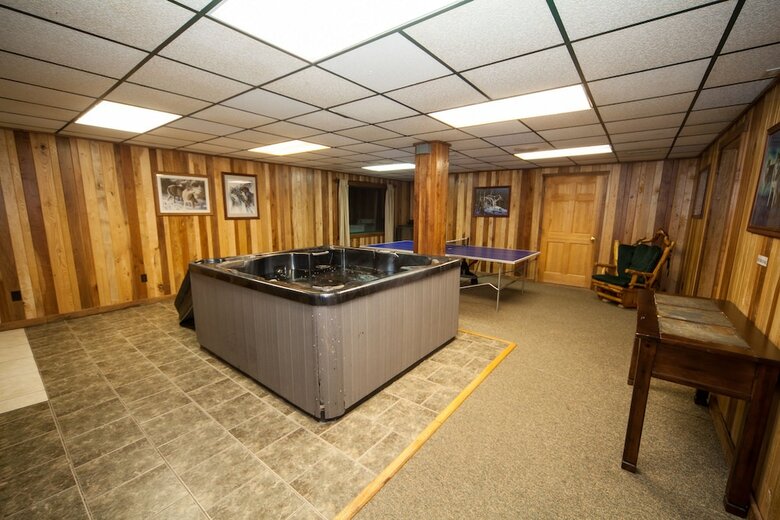 Motel Log Cabin Lodge & Suites