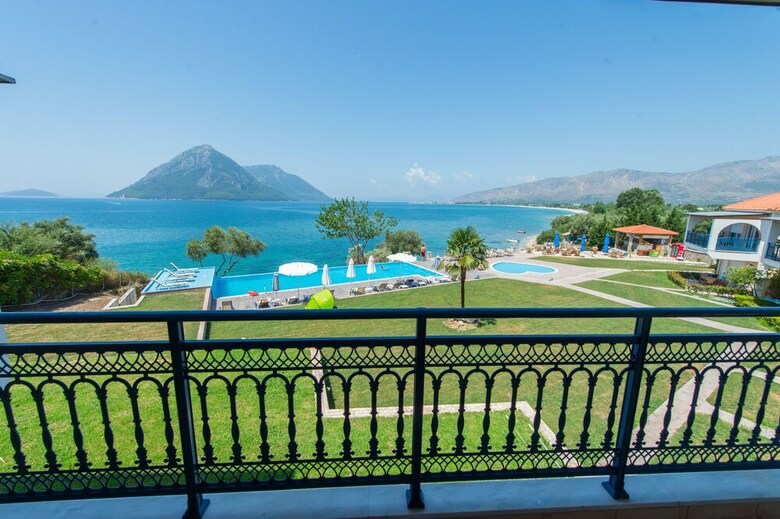 Aparthotel Thesmos Village