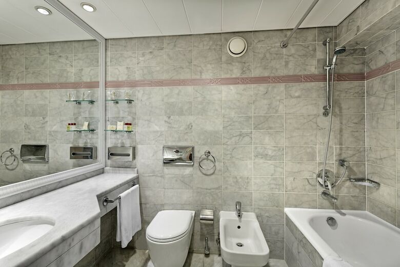 �zkaymak Falez Hotel