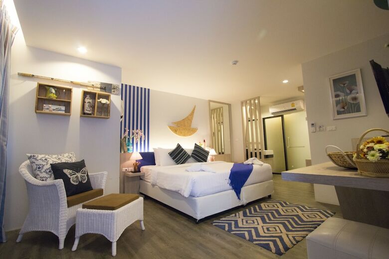 The Blue Pearl Kata Hotel