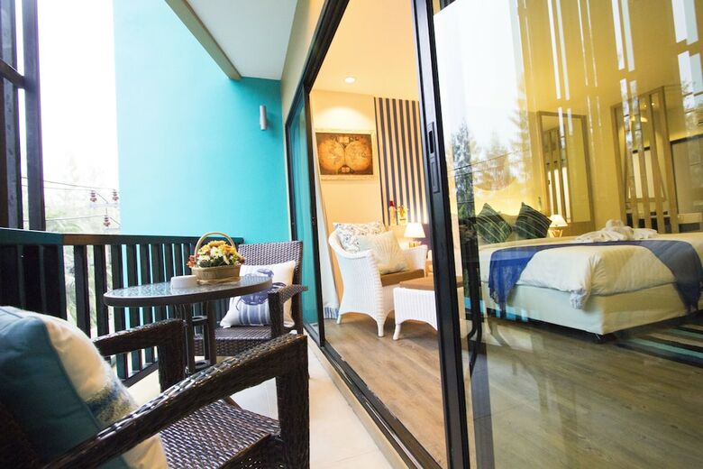 The Blue Pearl Kata Hotel