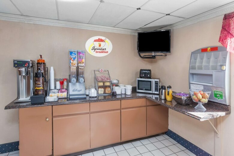 Hotel Super 8 By Wyndham Merrillville