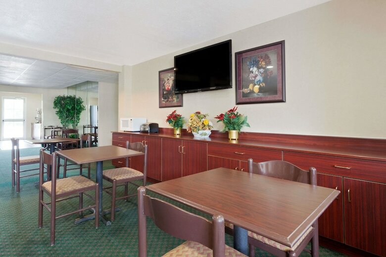 Hotel Microtel Inn & Suites By Wyndham Brandon