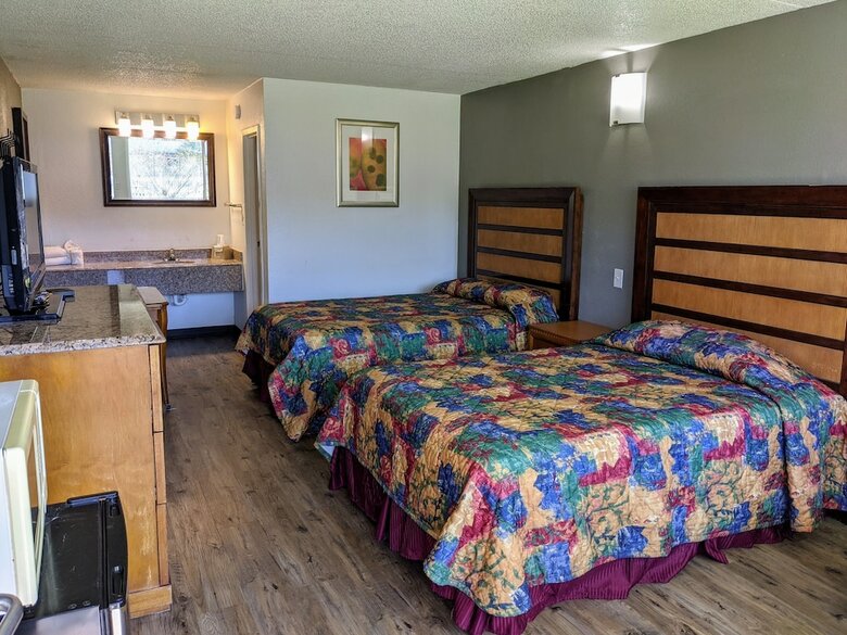 Motel Garden Inn & Suites