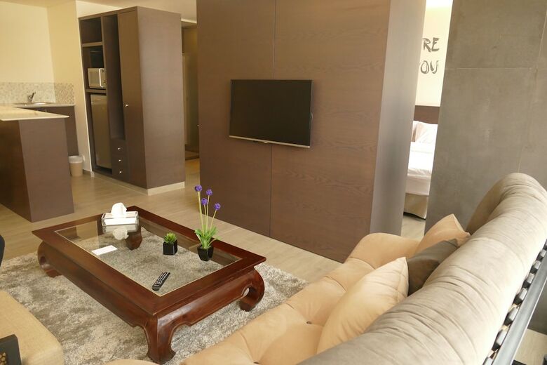 Hotel Three Onine Urban House