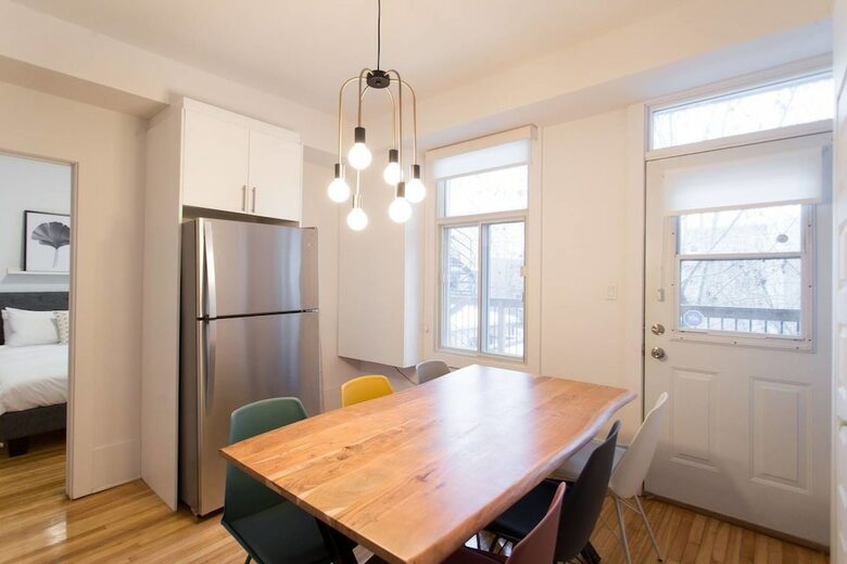 Charming Montreal 3 Bdr Apartment Next To Subway