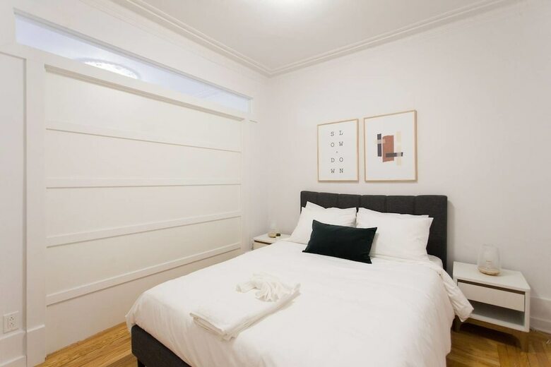 Charming Montreal 3 Bdr Apartment Next To Subway