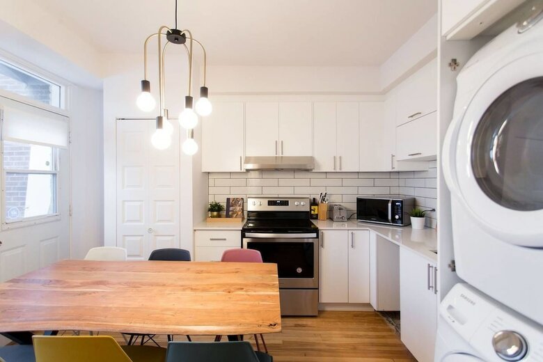Charming Montreal 3 Bdr Apartment Next To Subway