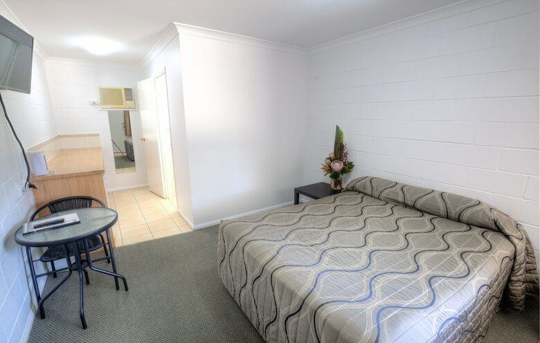 Hotel The Precinct Gladstone