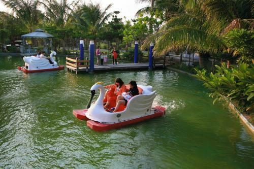 Hotel Swan Lake Villa Resort