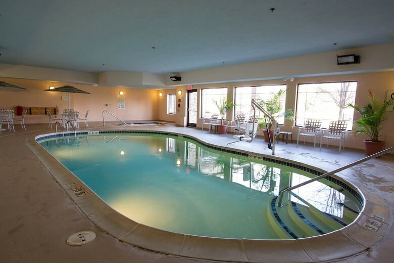 Hotel Comfort Suites Grand Rapids North