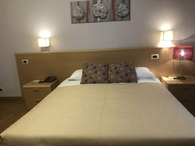 Hotel La Fert� Restaurant And Suites