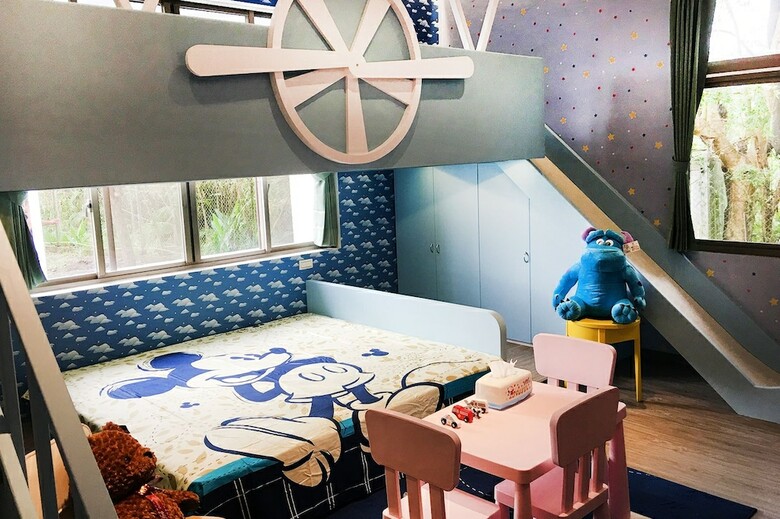 Bed & Breakfast Poetic Castle-family Theme Villa