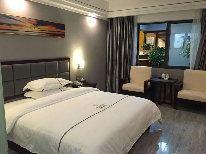 Jun Yue Man Ju Hotel