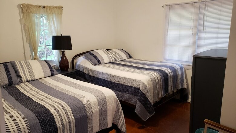 Hotel Miners Bay Lodge