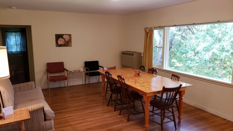 Hotel Miners Bay Lodge