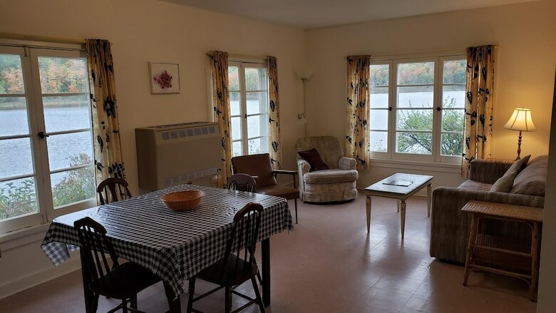 Hotel Miners Bay Lodge