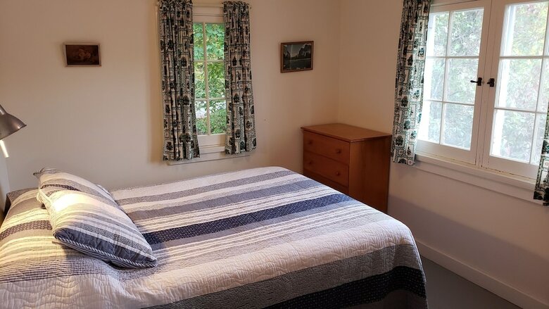 Hotel Miners Bay Lodge