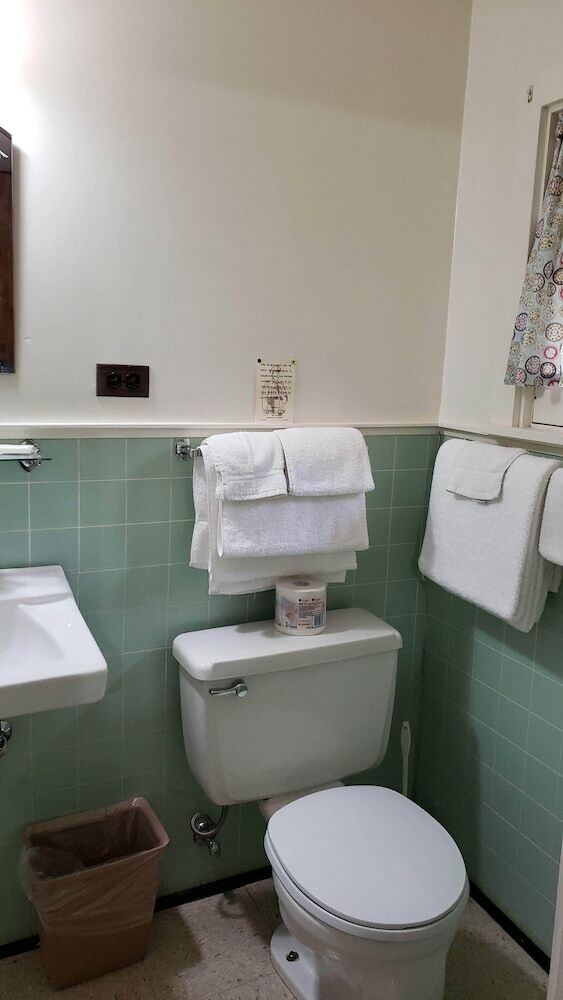 Hotel Miners Bay Lodge