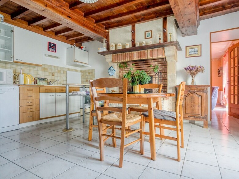 Rustic Holiday Home In M�autis With Garden
