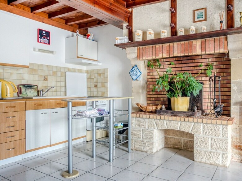 Rustic Holiday Home In M�autis With Garden