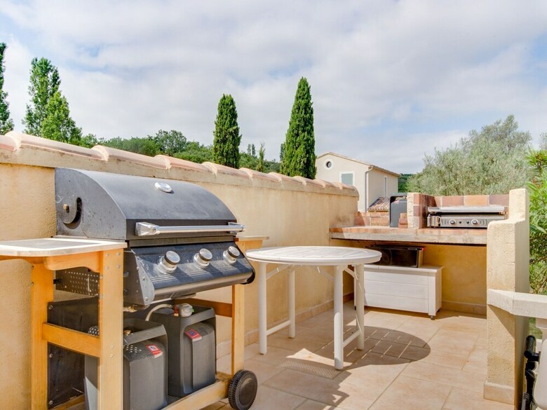Villa Large Holiday Home In Lagarde-par�ol With Private Pool