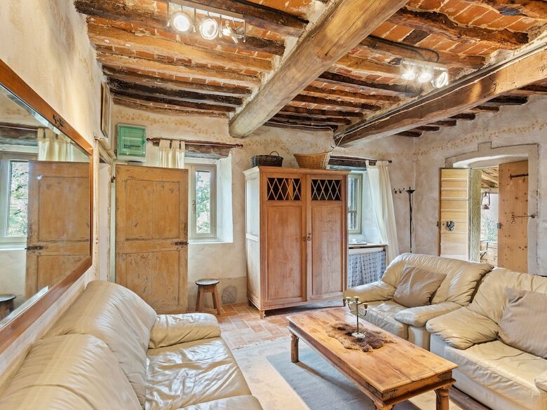 Rustic Holiday Home In Castigli On Fiorentino With Terrace