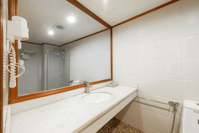 Oyo 472 Lenka Hotel
