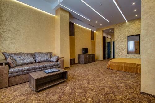 Khan-chinar Hotel