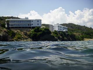 E.j. Pyrgos Bay Hotel