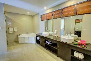 Hotel Nila Beach Resort