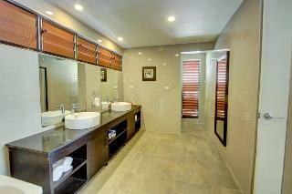 Hotel Nila Beach Resort