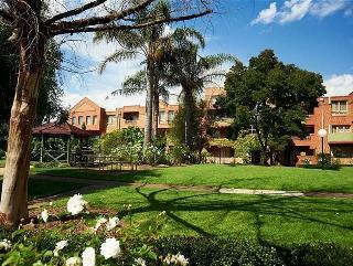 Hotel Quest Royal Gardens