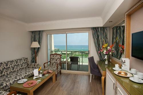 Hotel Crystal Waterworld Resort & Spa