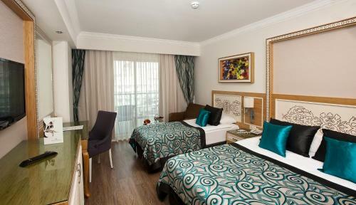 Hotel Crystal Waterworld Resort & Spa