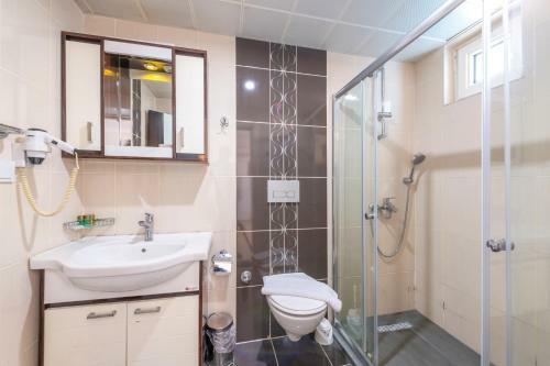Theluna City Hotel