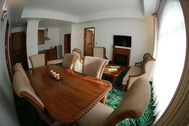 Hotel Araliya Green City