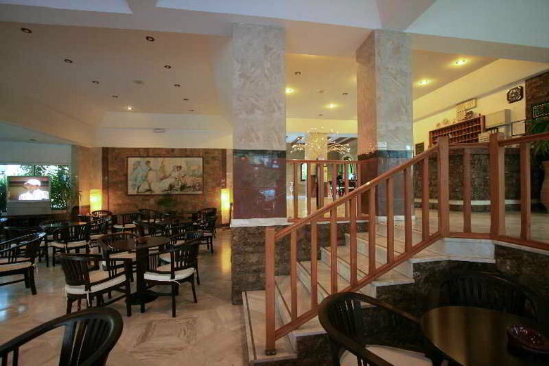 Kassandra Family Aparthotel & Spa