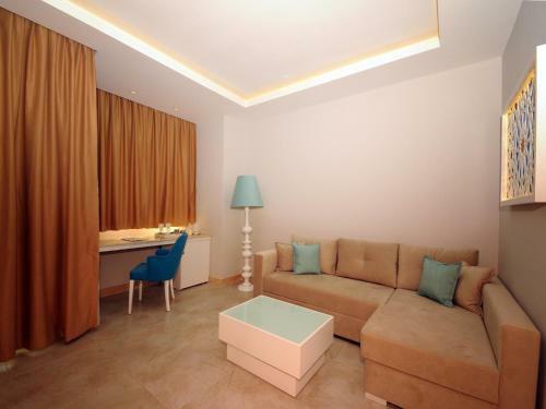 Sea Breeze Hotel And Apartments