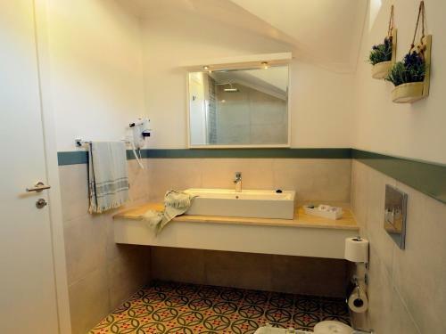 Sea Breeze Hotel And Apartments