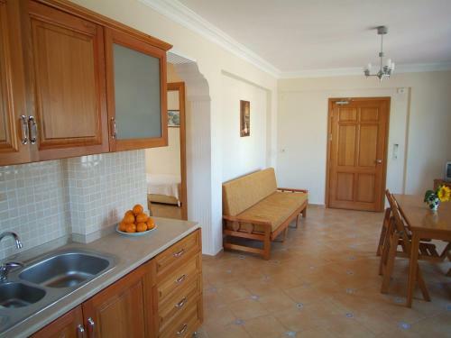 Sea Breeze Hotel And Apartments