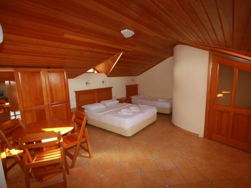 Sea Breeze Hotel And Apartments