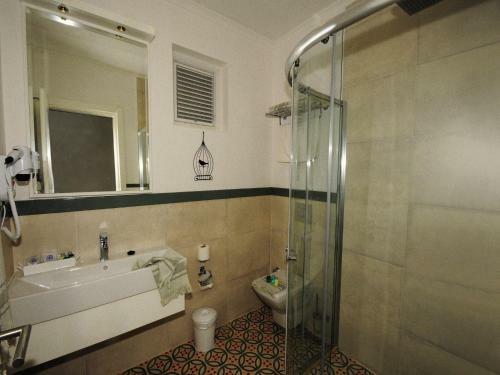 Sea Breeze Hotel And Apartments