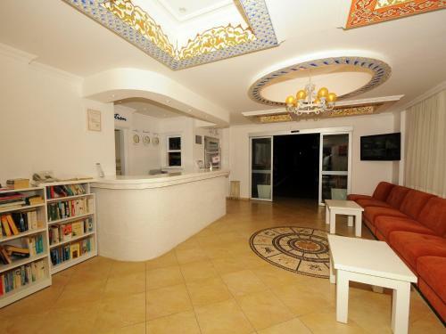 Sea Breeze Hotel And Apartments