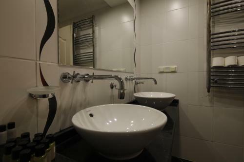 Nicholas Heights Deluxe Suite Hotel