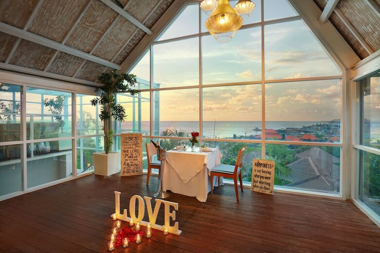Hotel Aston Canggu Beach Resort & Spa