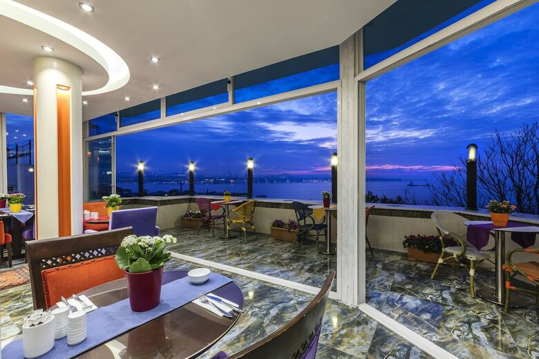 The Magnaura Palace Hotel