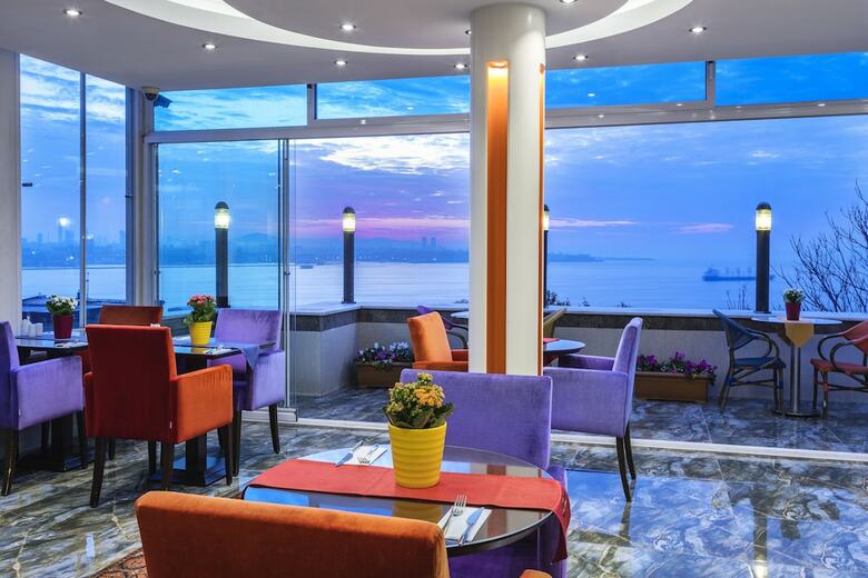 The Magnaura Palace Hotel